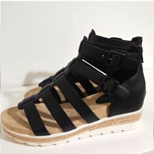 NWT Easy Street Simone comfortable and adjustable wedge sandals Size 8W